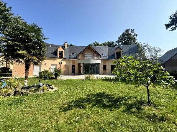 Villa Nausicaa : calme et piscine aux portes du Mans
