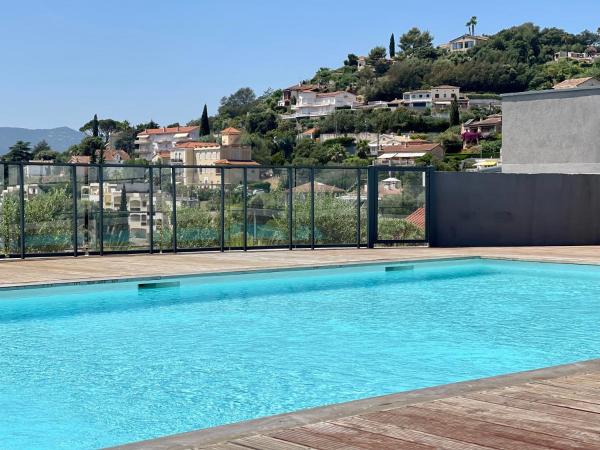 Cocon moderne avec piscine à Mandelieu